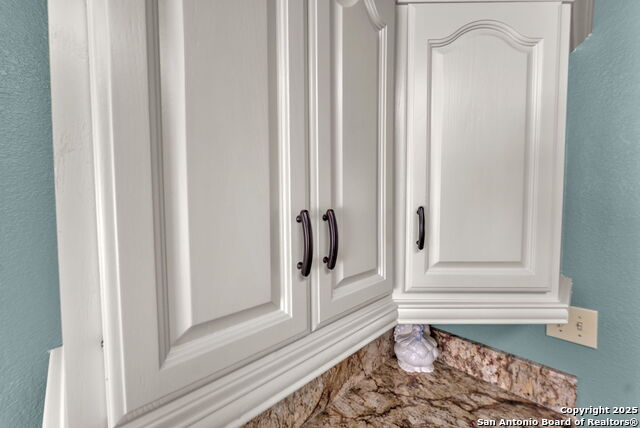 Listing photo id 10 for 881 Georges