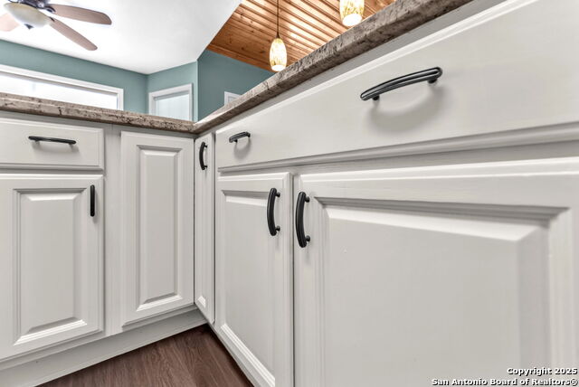 Listing photo id 11 for 881 Georges