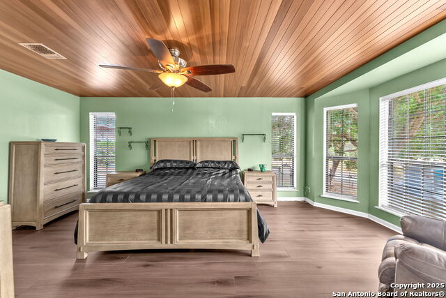 Listing photo id 13 for 881 Georges