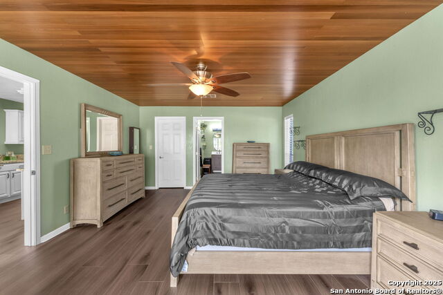 Listing photo id 15 for 881 Georges