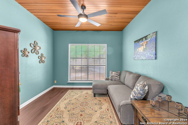 Listing photo id 19 for 881 Georges