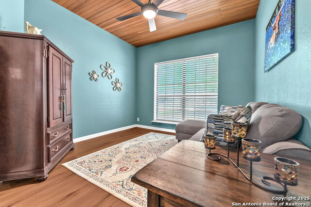 Listing photo id 20 for 881 Georges
