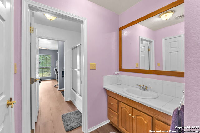 Listing photo id 24 for 881 Georges