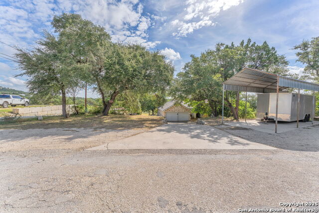 Listing photo id 29 for 881 Georges