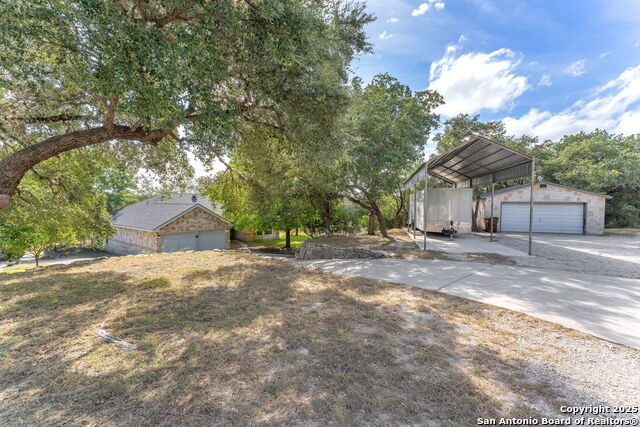 Listing photo id 30 for 881 Georges