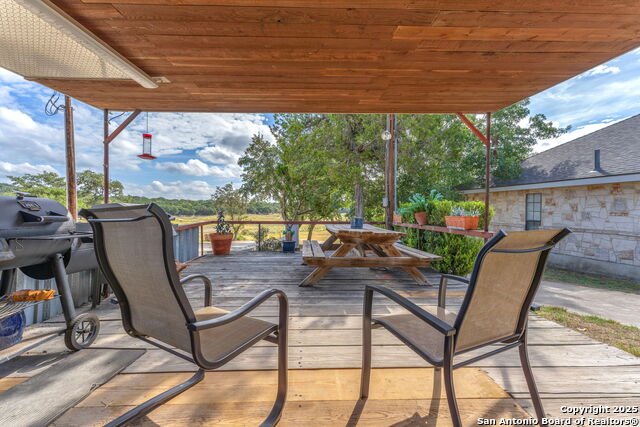 Listing photo id 31 for 881 Georges