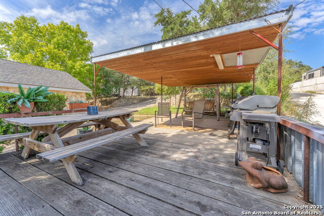 Listing photo id 32 for 881 Georges