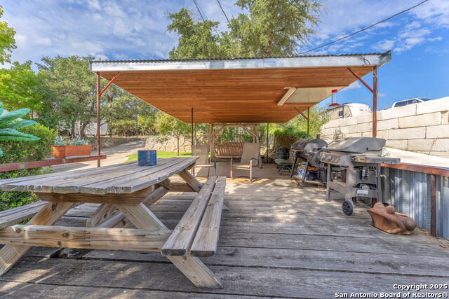 Listing photo id 33 for 881 Georges