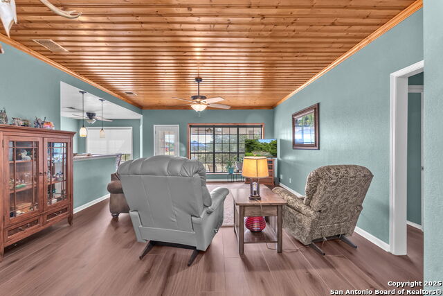Listing photo id 2 for 881 Georges