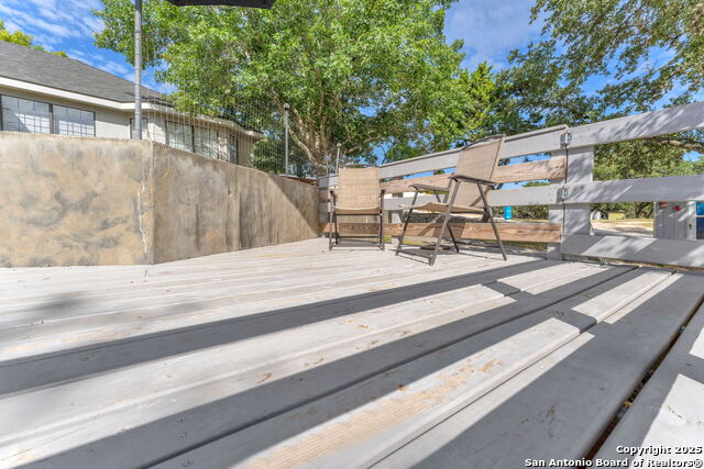 Listing photo id 39 for 881 Georges