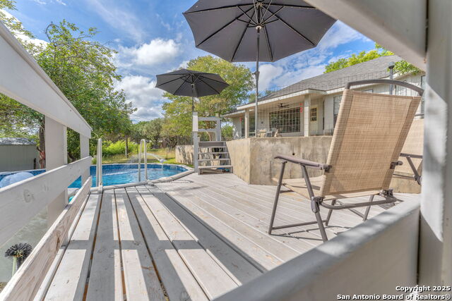Listing photo id 40 for 881 Georges