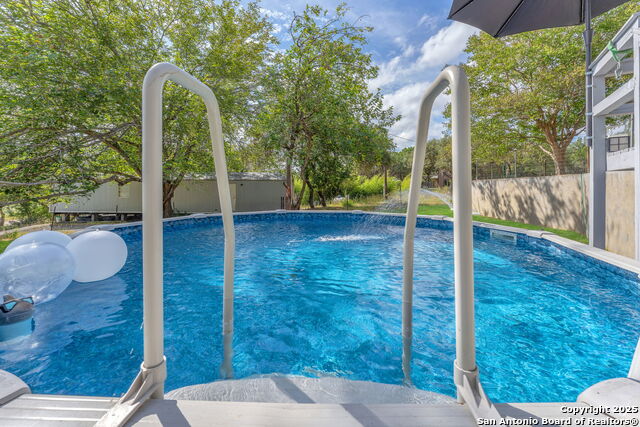 Listing photo id 41 for 881 Georges