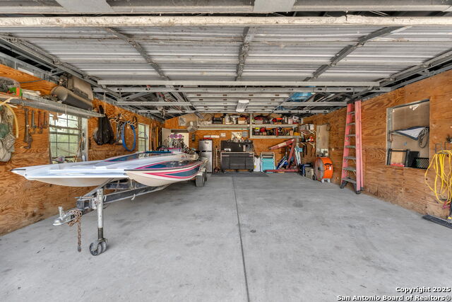 Listing photo id 46 for 881 Georges