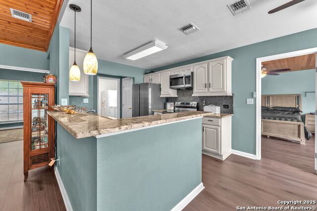 Listing photo id 4 for 881 Georges