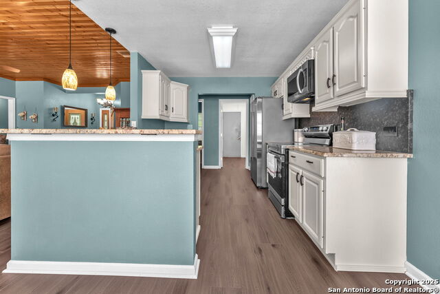 Listing photo id 5 for 881 Georges