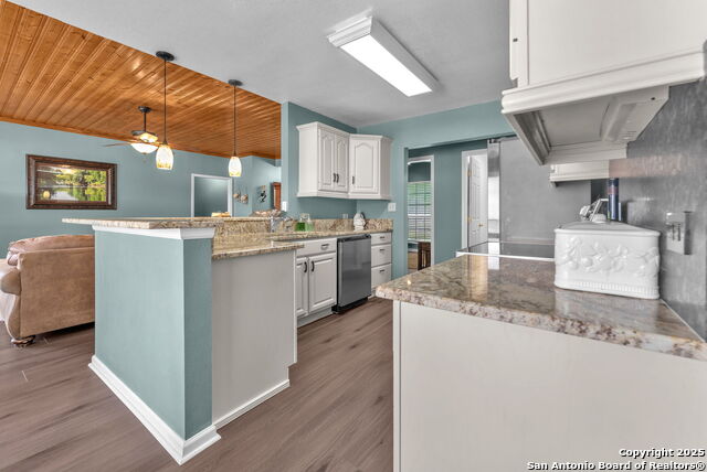Listing photo id 6 for 881 Georges