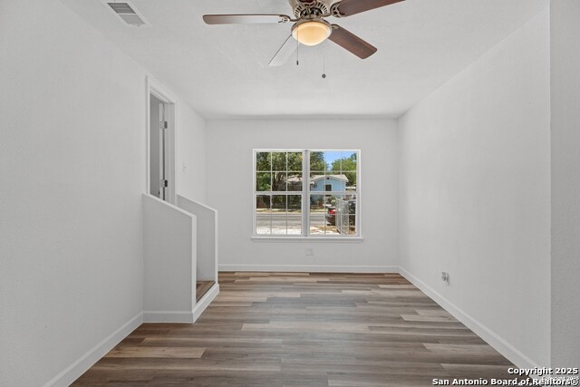 Image 15 of 22 For 512 Vickers