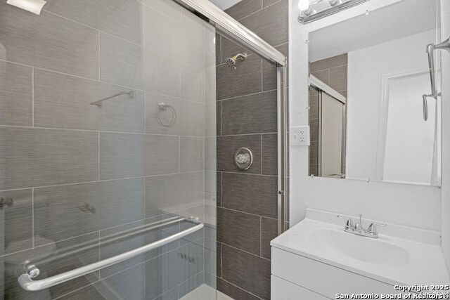 Image 17 of 22 For 512 Vickers