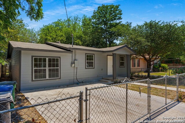 Image 3 of 22 For 512 Vickers