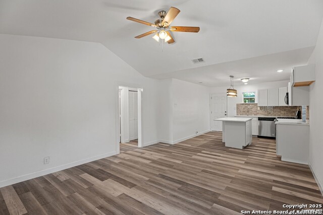 Image 8 of 22 For 512 Vickers