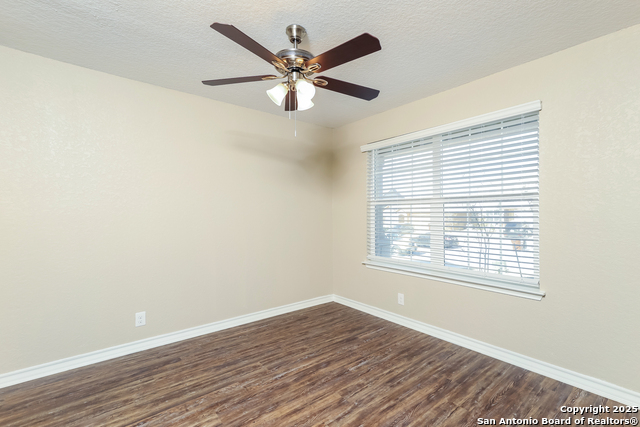 Image 11 of 18 For 850 Brown Thrasher