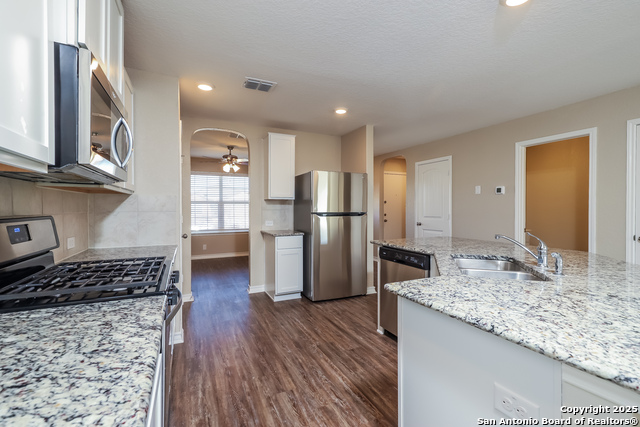 Image 4 of 18 For 850 Brown Thrasher