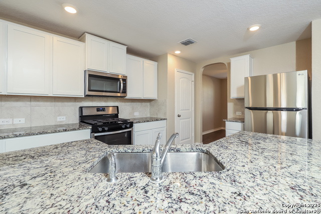 Image 5 of 18 For 850 Brown Thrasher