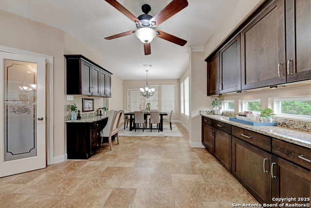Listing photo id 9 for 802 Ridge Trace