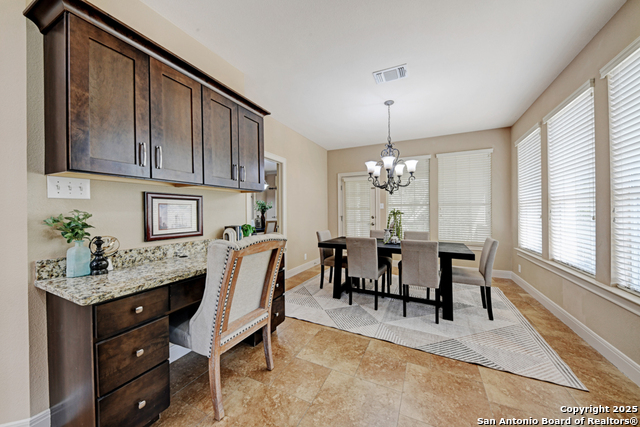 Listing photo id 11 for 802 Ridge Trace