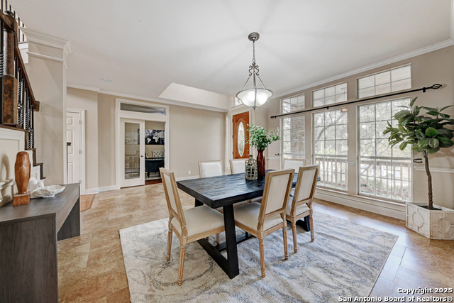 Listing photo id 12 for 802 Ridge Trace