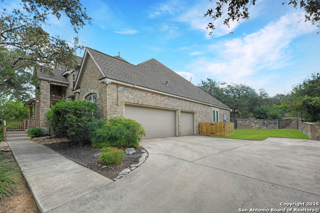 Listing photo id 0 for 802 Ridge Trace