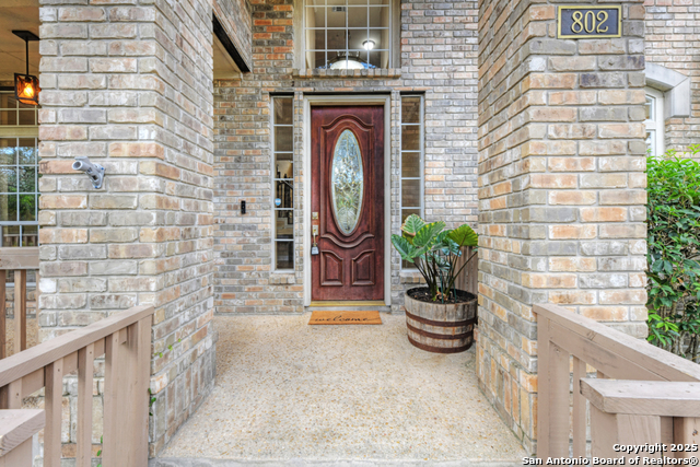 Listing photo id 1 for 802 Ridge Trace