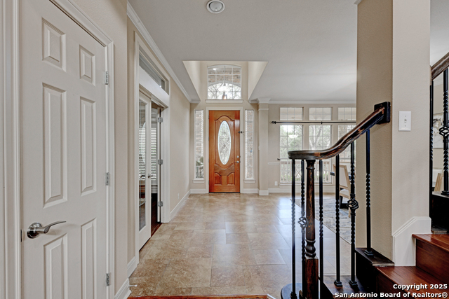 Listing photo id 2 for 802 Ridge Trace