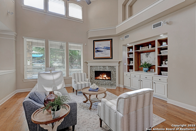 Listing photo id 3 for 802 Ridge Trace