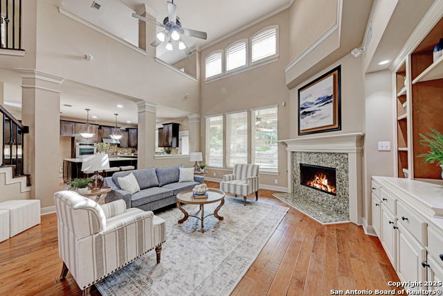 Listing photo id 4 for 802 Ridge Trace