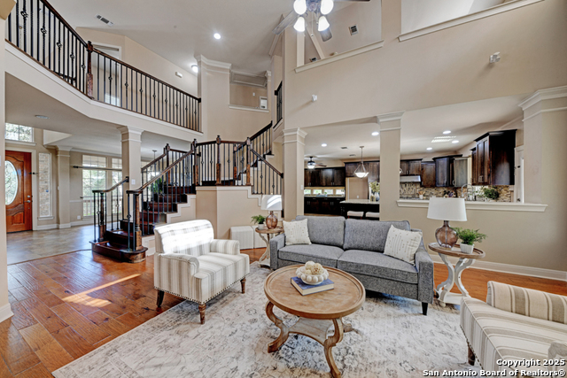 Listing photo id 5 for 802 Ridge Trace