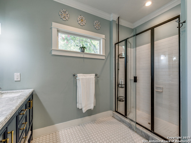 Image 13 of 25 For 425 Gramercy Pl W