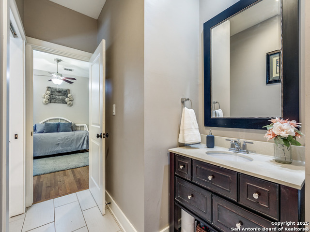 Image 16 of 25 For 425 Gramercy Pl W