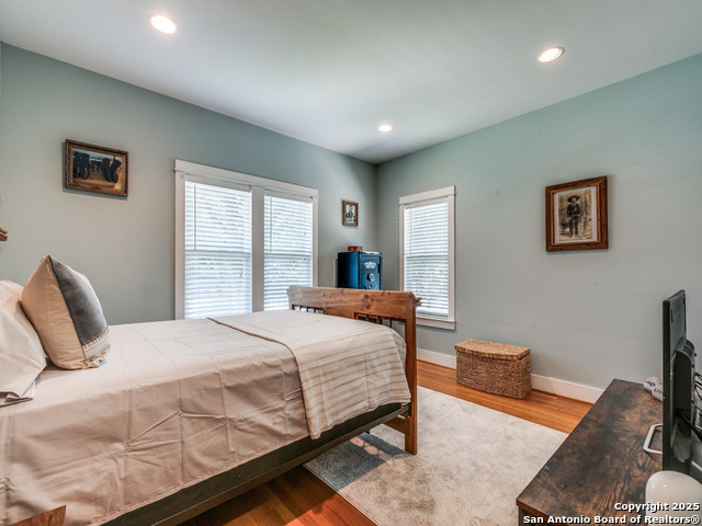 Image 17 of 25 For 425 Gramercy Pl W