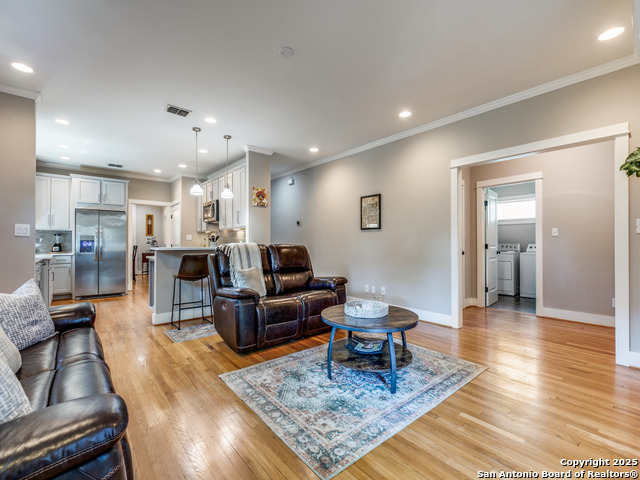 Image 7 of 25 For 425 Gramercy Pl W