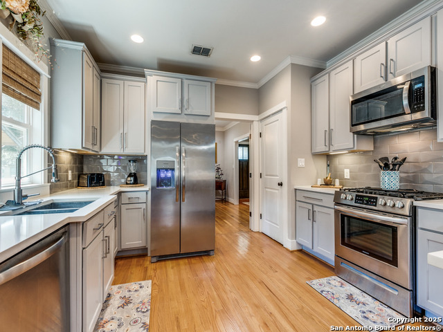 Image 8 of 25 For 425 Gramercy Pl W