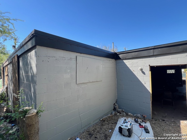 Image 3 of 6 For 3314 Clark Ave