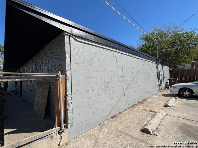 Image 5 of 6 For 3314 Clark Ave