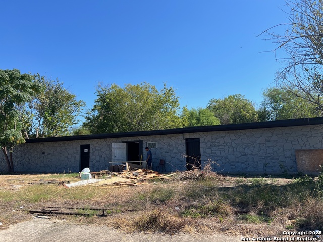 Image 6 of 6 For 3314 Clark Ave