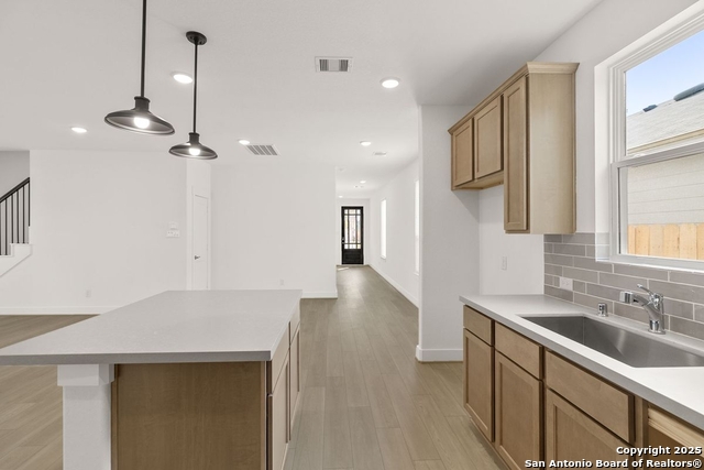 Listing photo id 8 for 5707 Marble Falls