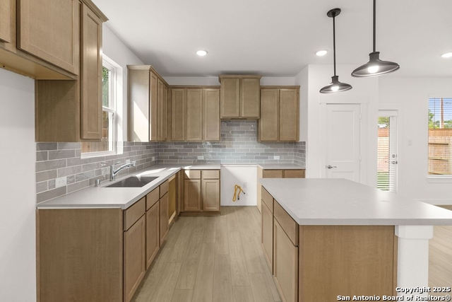 Listing photo id 4 for 5707 Marble Falls