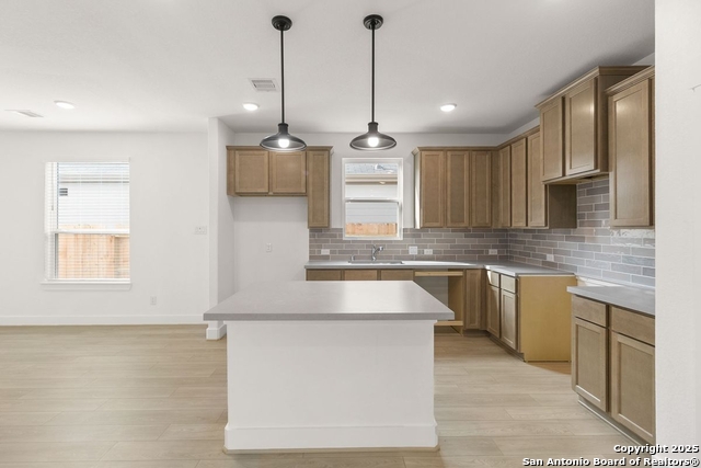 Listing photo id 6 for 5707 Marble Falls