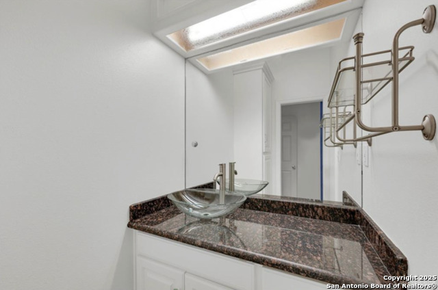 Listing photo id 18 for 1900 2 Mile Line Road E