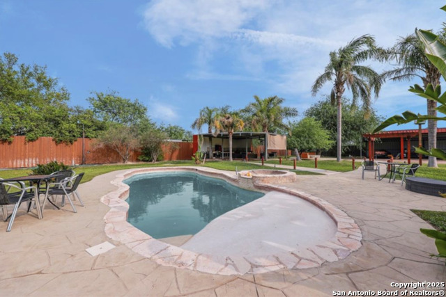 Listing photo id 22 for 1900 2 Mile Line Road E