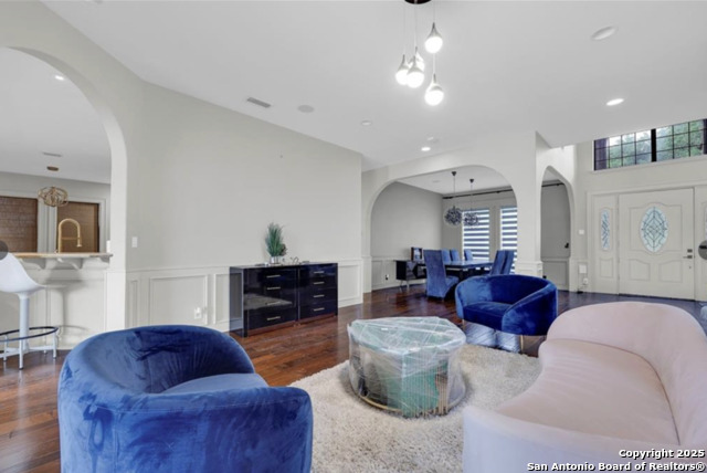 Listing photo id 3 for 1900 2 Mile Line Road E